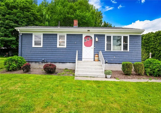 Homes for sale in Portsmouth, RI | 27 Alan Ave, Portsmouth, RI 02871 | MLS# 1414041
