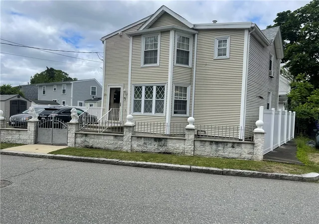 Homes for sale in East Providence, RI | 50 Washington Ave, East Providence, RI 02915 | MLS# 1414223