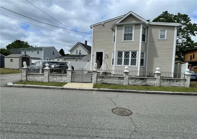 3rd image of 50 Washington Ave, Riverside, RI 02915 | MLS# 1414223