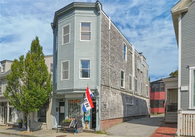 Photo 3 of Single family home for sale at 26 Franklin St, Newport, RI 02840 | MLS# 1414245 | Listing updated on 2026-06-14