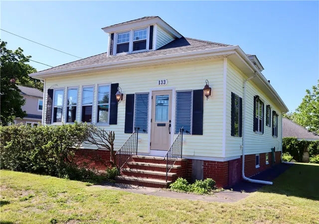Homes for sale in East Providence, RI | 133 Wampanoag Trl, East Providence, RI 02915 | MLS# 1413271