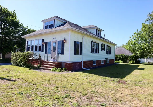 Homes for sale in East Providence, RI | 133 Wampanoag Trl, East Providence, RI 02915 | MLS# 1413271