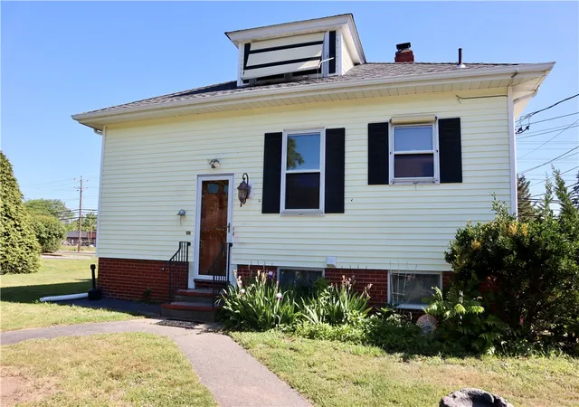 Homes for sale in East Providence, RI | 133 Wampanoag Trl, East Providence, RI 02915 | MLS# 1413271