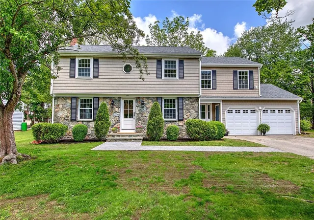 Homes for sale in Barrington, RI | 1 Cheshire Dr, Barrington, RI 02806 | MLS# 1414174