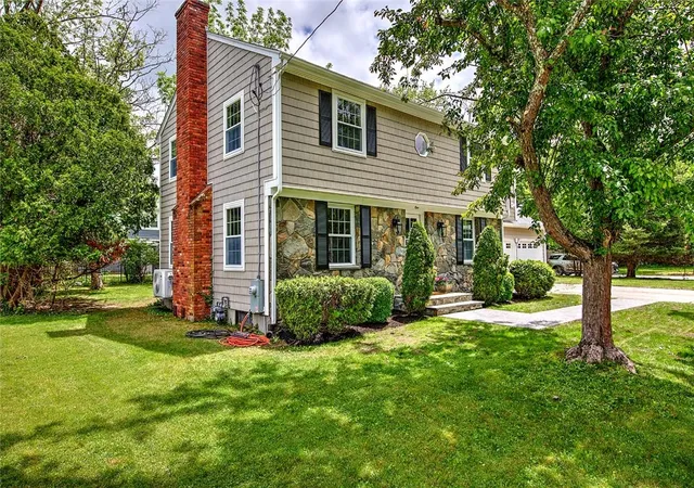 Homes for sale in Barrington, RI | 1 Cheshire Dr, Barrington, RI 02806 | MLS# 1414174