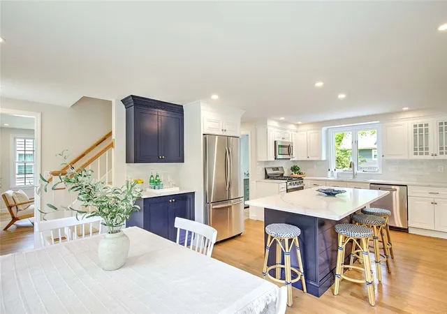 Homes for sale in Barrington, RI | 1 Cheshire Dr, Barrington, RI 02806 | MLS# 1414174