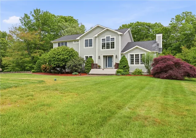 2nd image of 48 Hummingbird Ln, Swansea, MA 02777 | MLS# 1414311