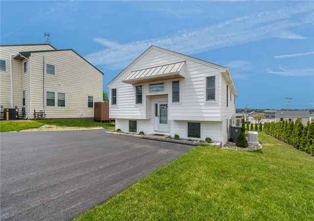 Homes for sale in Middletown, RI | 76 Warren Ave, Middletown, RI 02842 | MLS# 1414327