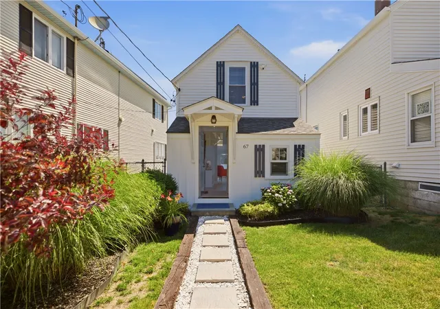 Homes for sale in Portsmouth, RI | 67 Cedar Ave, Portsmouth, RI 02871 | MLS# 1414381