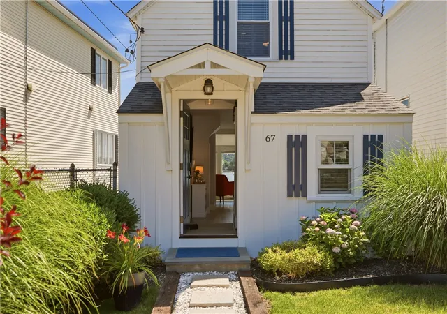 Homes for sale in Portsmouth, RI | 67 Cedar Ave, Portsmouth, RI 02871 | MLS# 1414381