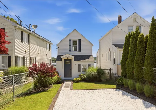 Homes for sale in Portsmouth, RI | 67 Cedar Ave, Portsmouth, RI 02871 | MLS# 1414381