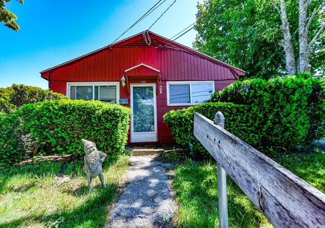 Homes for sale in Middletown, RI | 15 Ludlow Rd, Middletown, RI 02842 | MLS# 1414185