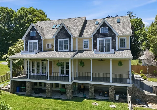 Homes for sale in Portsmouth, RI | 2269 East Main Rd, Portsmouth, RI 02871 | MLS# 1414213