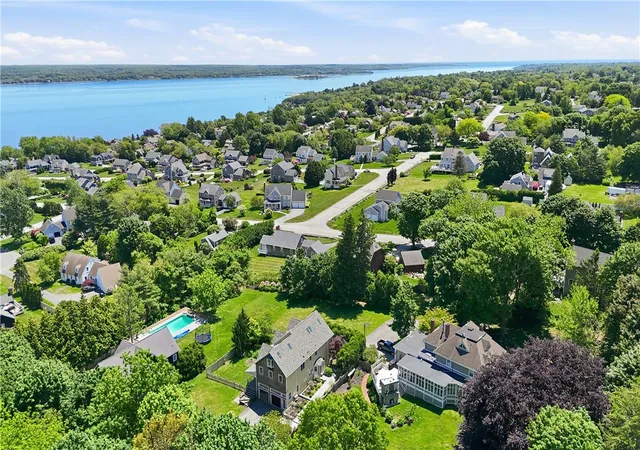 Homes for sale in Portsmouth, RI | 2269 East Main Rd, Portsmouth, RI 02871 | MLS# 1414213