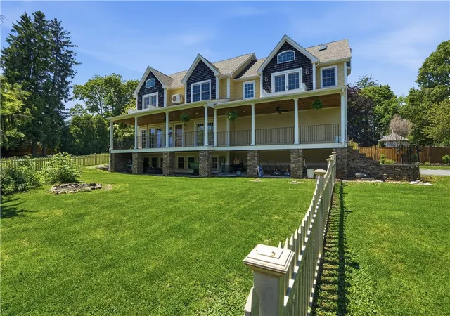 Homes for sale in Portsmouth, RI | 2269 East Main Rd, Portsmouth, RI 02871 | MLS# 1414213