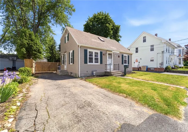 Homes for sale in Lincoln, RI | 66 Union St, Lincoln, RI 02865 | MLS# 1414422
