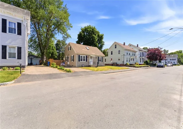 Homes for sale in Lincoln, RI | 66 Union St, Lincoln, RI 02865 | MLS# 1414422