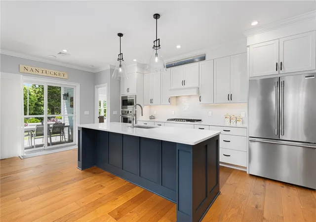 Homes for sale in East Greenwich, RI | 48 Travelers Ct, East Greenwich, RI 02818 | MLS# 1414205