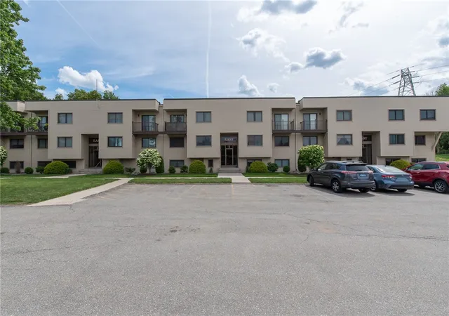 Homes for sale in Lincoln, RI | 196 Old River Rd #3B East, Lincoln, RI 02865 | MLS# 1414463