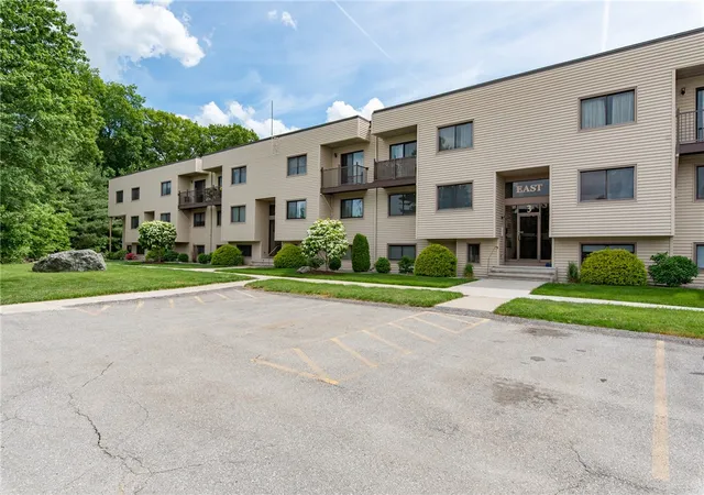 Homes for sale in Lincoln, RI | 196 Old River Rd #3B East, Lincoln, RI 02865 | MLS# 1414463
