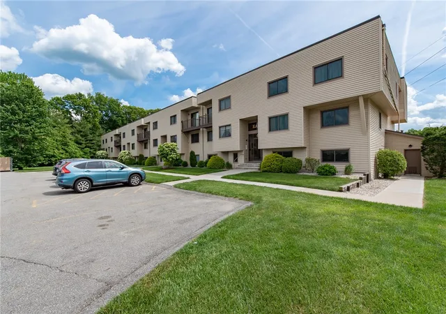 Homes for sale in Lincoln, RI | 196 Old River Rd #3B East, Lincoln, RI 02865 | MLS# 1414463