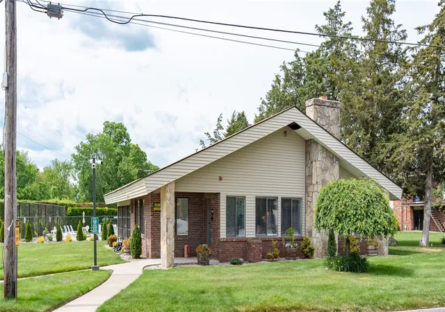 Homes for sale in Lincoln, RI | 196 Old River Rd #3B East, Lincoln, RI 02865 | MLS# 1414463