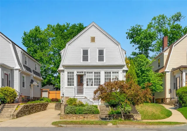 Homes for sale in Cranston, RI | 1058 Narragansett Blvd, Cranston, RI 02905 | MLS# 1414452