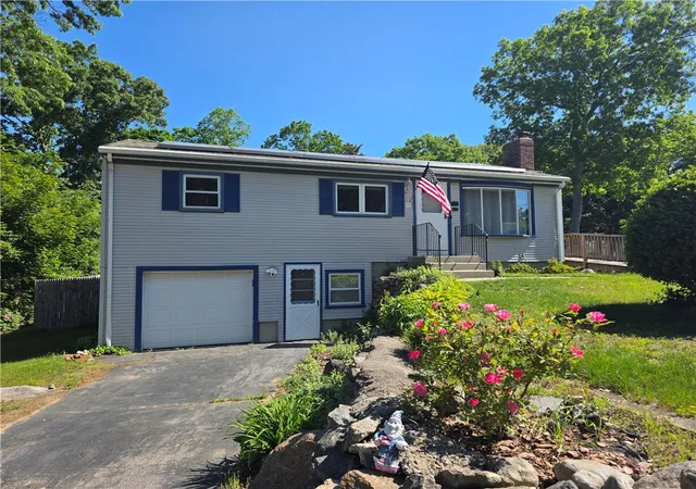 Homes for sale in Coventry, RI | 1 Hopkins Ct, Coventry, RI 02816 | MLS# 1410311