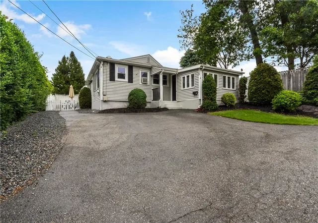 Homes for sale in Cranston, RI | 19 Watkins Ave, Cranston, RI 02920 | MLS# 1414074