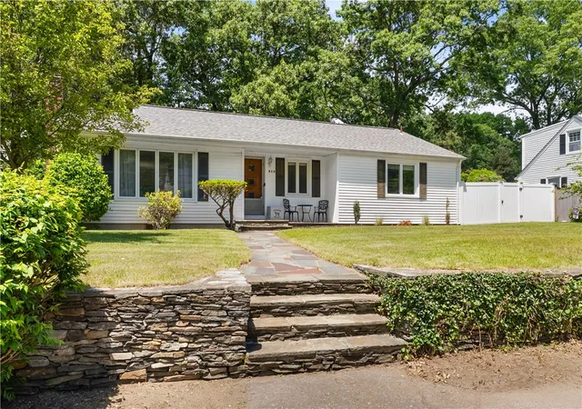 3rd image of 417 Squantum Dr, Warwick, RI 02888 | MLS# 1414411