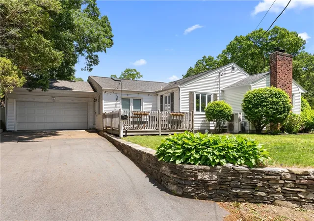 4th image of 417 Squantum Dr, Warwick, RI 02888 | MLS# 1414411