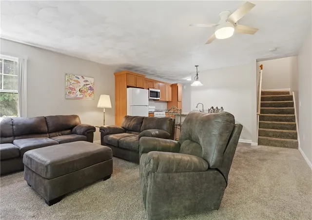 3rd image of 8 Susan Cir, South Kingstown, RI 02879 | MLS# 1414550