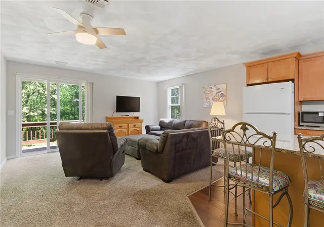 4th image of 8 Susan Cir, South Kingstown, RI 02879 | MLS# 1414550