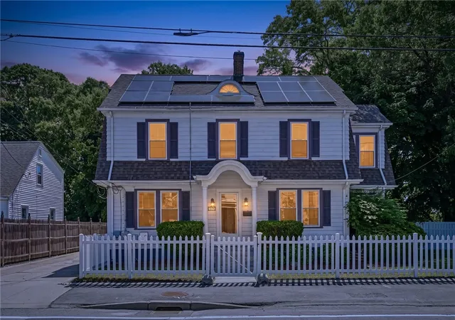 Homes for sale in Lincoln, RI | 1175 Lonsdale Ave, Lincoln, RI 02865 | MLS# 1414484