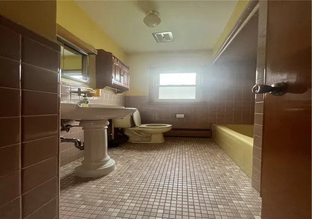 3rd image of 33 Bolton Ave Ave, Providence, RI 02908 | MLS# 1414612