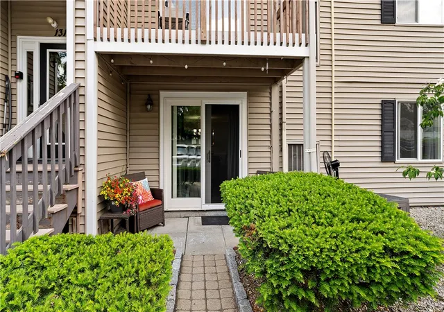 Homes for sale in Cranston, RI | 131 Fordson Ave #4, Cranston, RI 02910 | MLS# 1414120