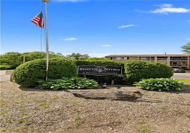 Homes for sale in Cranston, RI | 131 Fordson Ave #4, Cranston, RI 02910 | MLS# 1414120