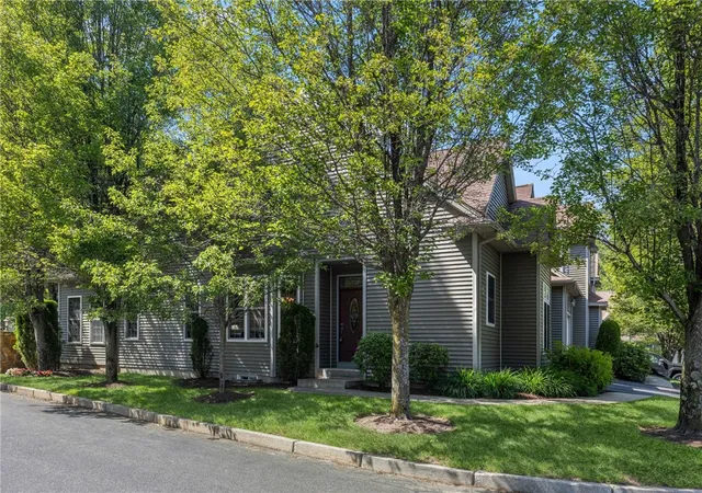 Homes for sale in Lincoln, RI | 315 Old River Rd #6, Lincoln, RI 02838 | MLS# 1413984