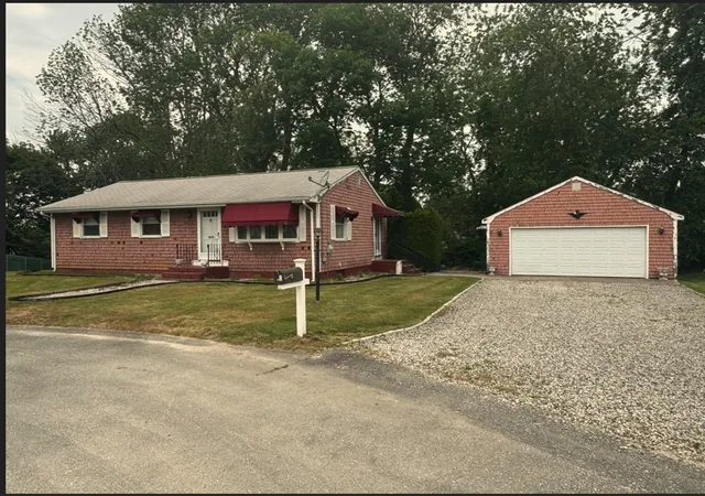 Homes for sale in Warren, RI | 18 Almeida Dr, Warren, RI 02885 | MLS# 1412260