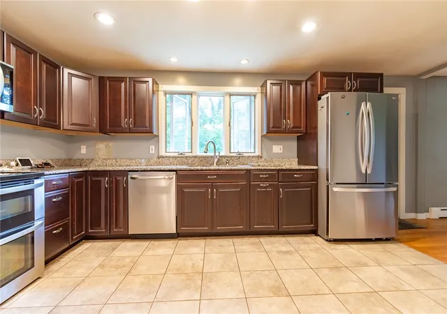 Homes for sale in Cumberland, RI | 11 Country Hill Rd, Cumberland, RI 02864 | MLS# 1414731