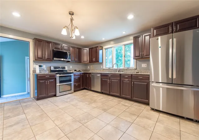 Homes for sale in Cumberland, RI | 11 Country Hill Rd, Cumberland, RI 02864 | MLS# 1414731