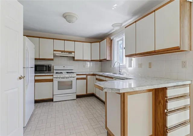 Photo 3 of Condo for sale at 9 Tamarac Dr #D, Greenville, RI 02828 | MLS# 1413883 | Listing updated on 2026-07-22