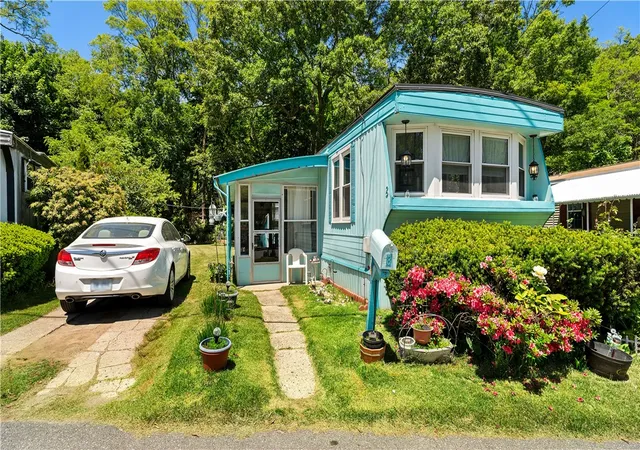 Homes for sale in Warwick, RI | 979 Toll Gate Rd, Warwick, RI 02886 | MLS# 1414580