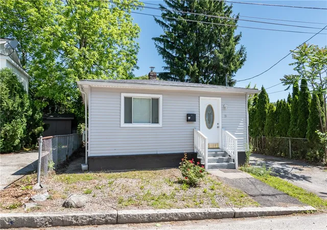 Homes for sale in Cranston, RI | 33 Ridge St St, Cranston, RI 02920 | MLS# 1414751