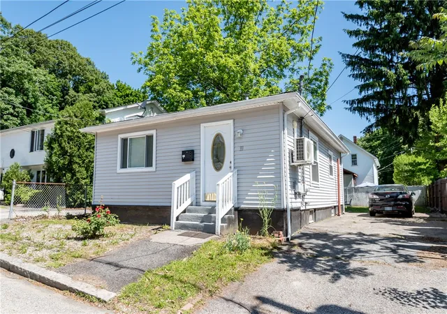 Homes for sale in Cranston, RI | 33 Ridge St St, Cranston, RI 02920 | MLS# 1414751