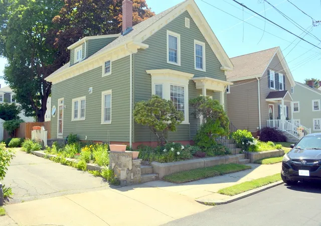 Homes for sale in East Providence, RI | 53 Russel Ave, East Providence, RI 02914 | MLS# 1414798