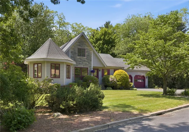 Homes for sale in Lincoln, RI | 32 Briarwood Rd, Lincoln, RI 02865 | MLS# 1414827