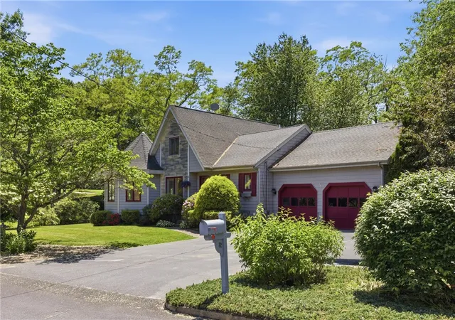 Homes for sale in Lincoln, RI | 32 Briarwood Rd, Lincoln, RI 02865 | MLS# 1414827