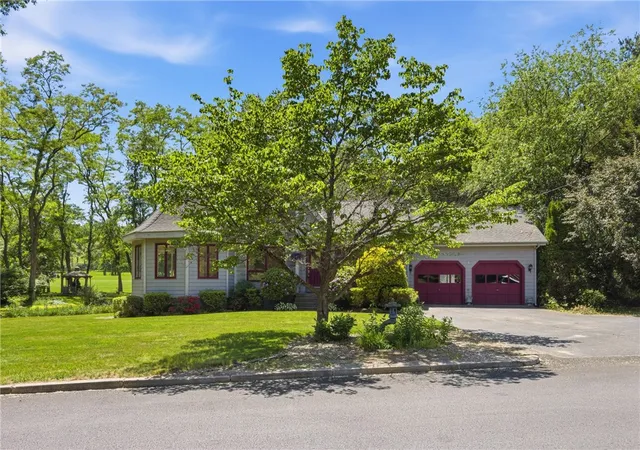 Homes for sale in Lincoln, RI | 32 Briarwood Rd, Lincoln, RI 02865 | MLS# 1414827