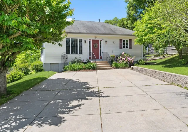 Homes for sale in Cumberland, RI | 28 Fairview Ave, Cumberland, RI 02864 | MLS# 1414416